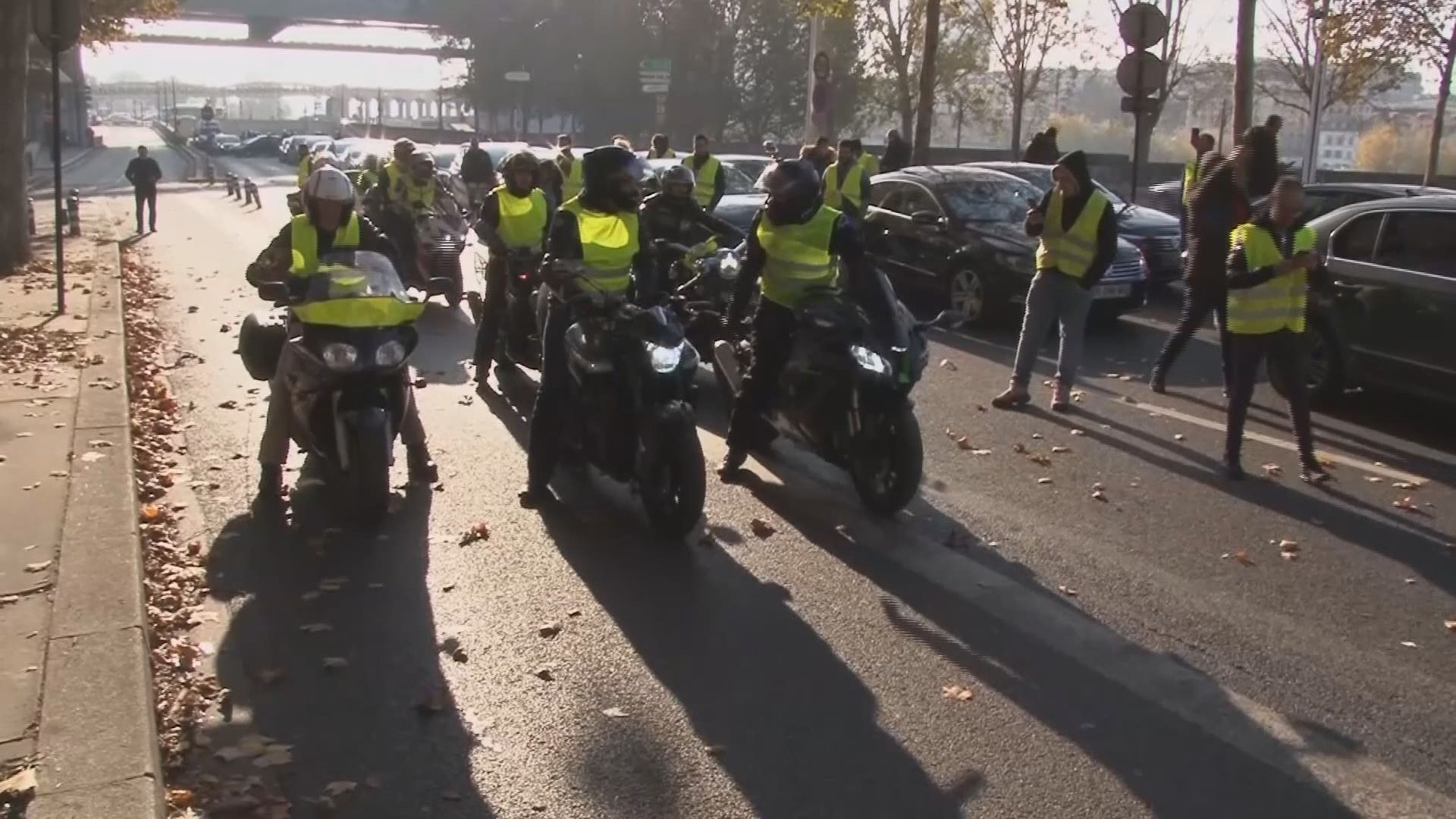 法國多處示威反對調高燃油稅