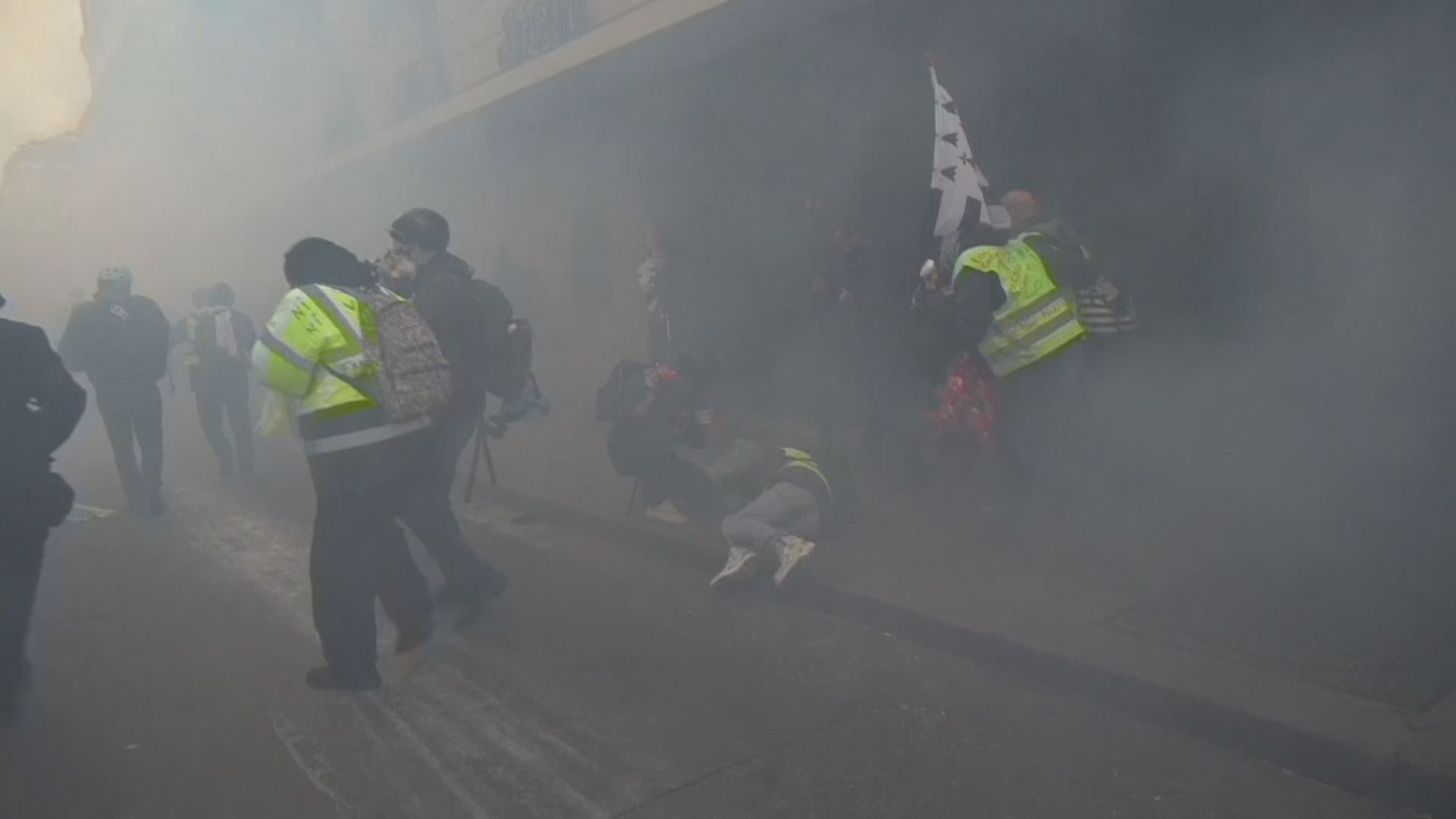 法國再爆發黃背心示威　警方施放催淚氣體