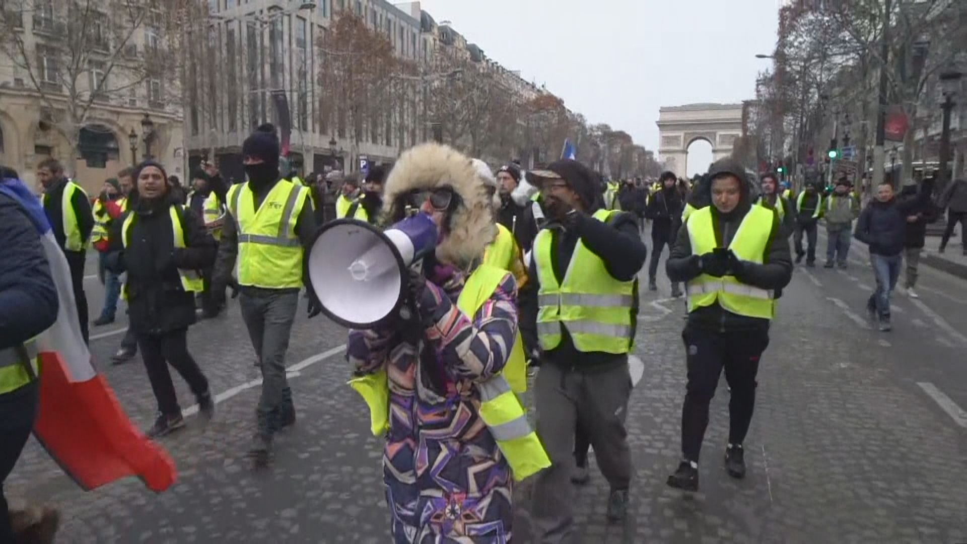 法國巴黎再有黃背心示威者上街