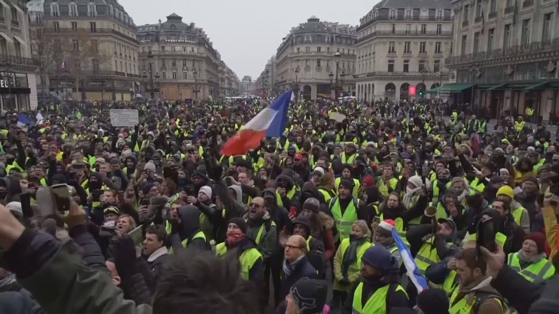 法國巴黎連續第五周有黃背心示威