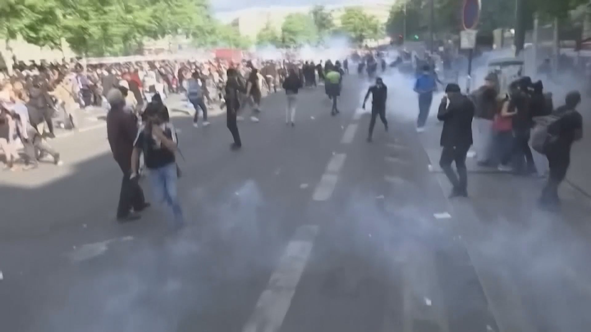 巴黎反種族歧視示威演變成衝突