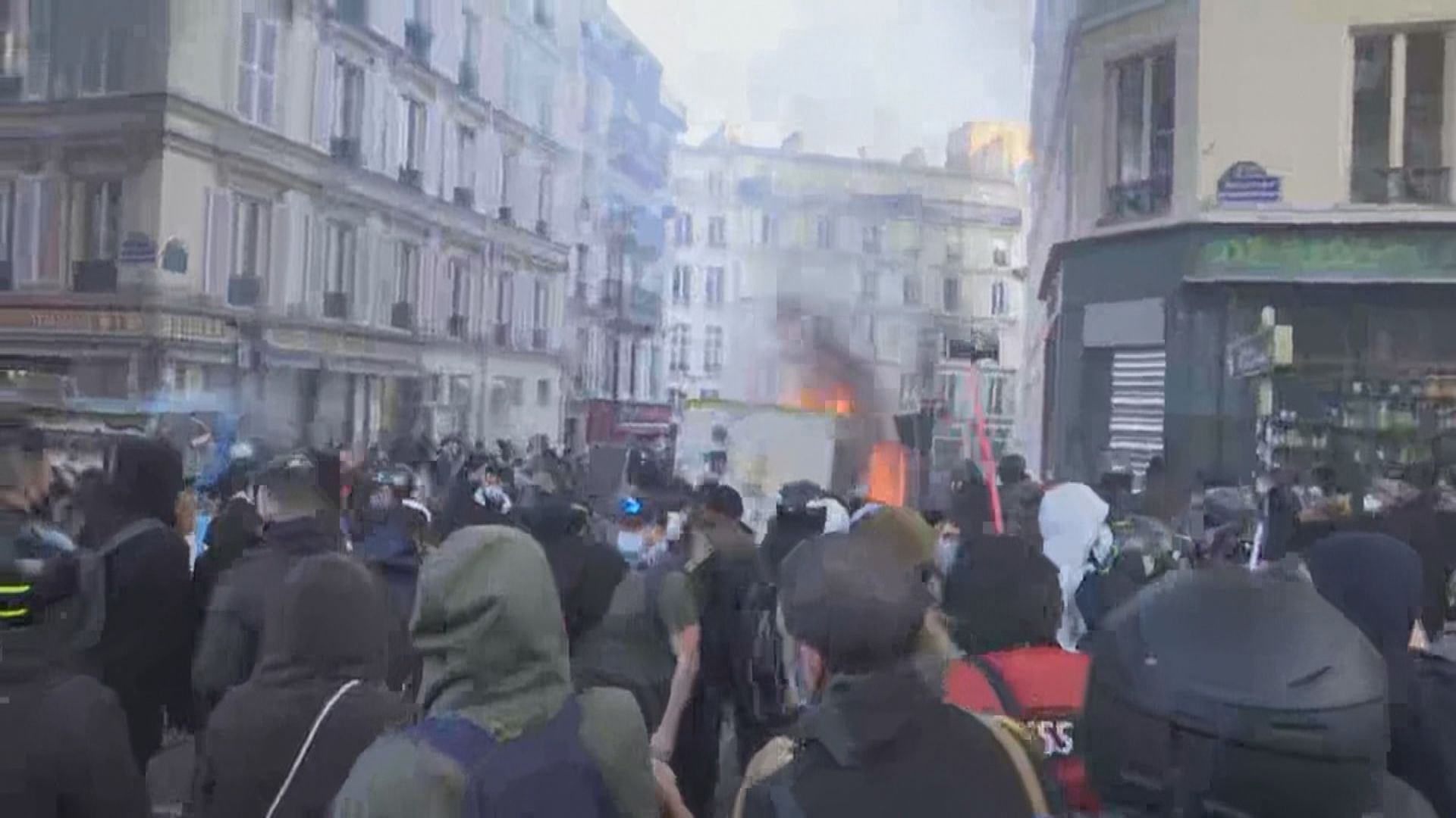 法國多地示威反對保護警察法案