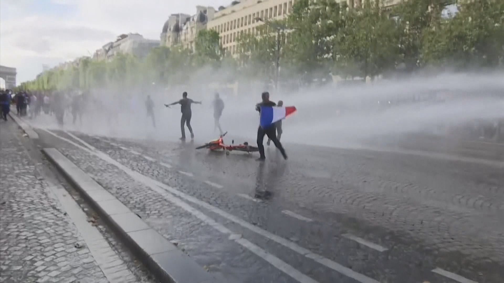 法國多個城市有示威抗議政府防疫措施