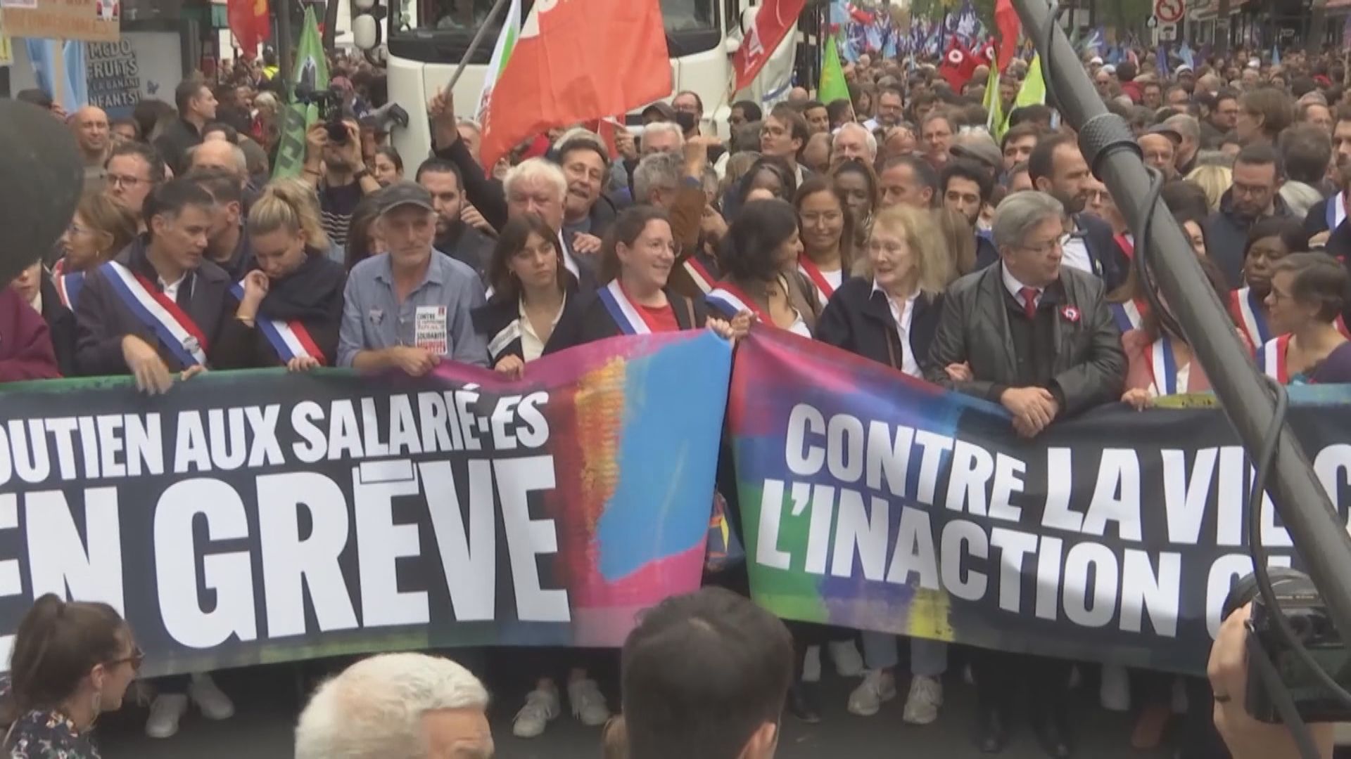 法國巴黎民眾示威抗議物價飆升