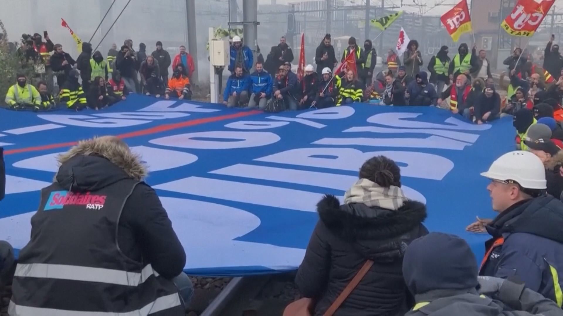 法國工會發動第九輪全國罷工　抗議退休改革