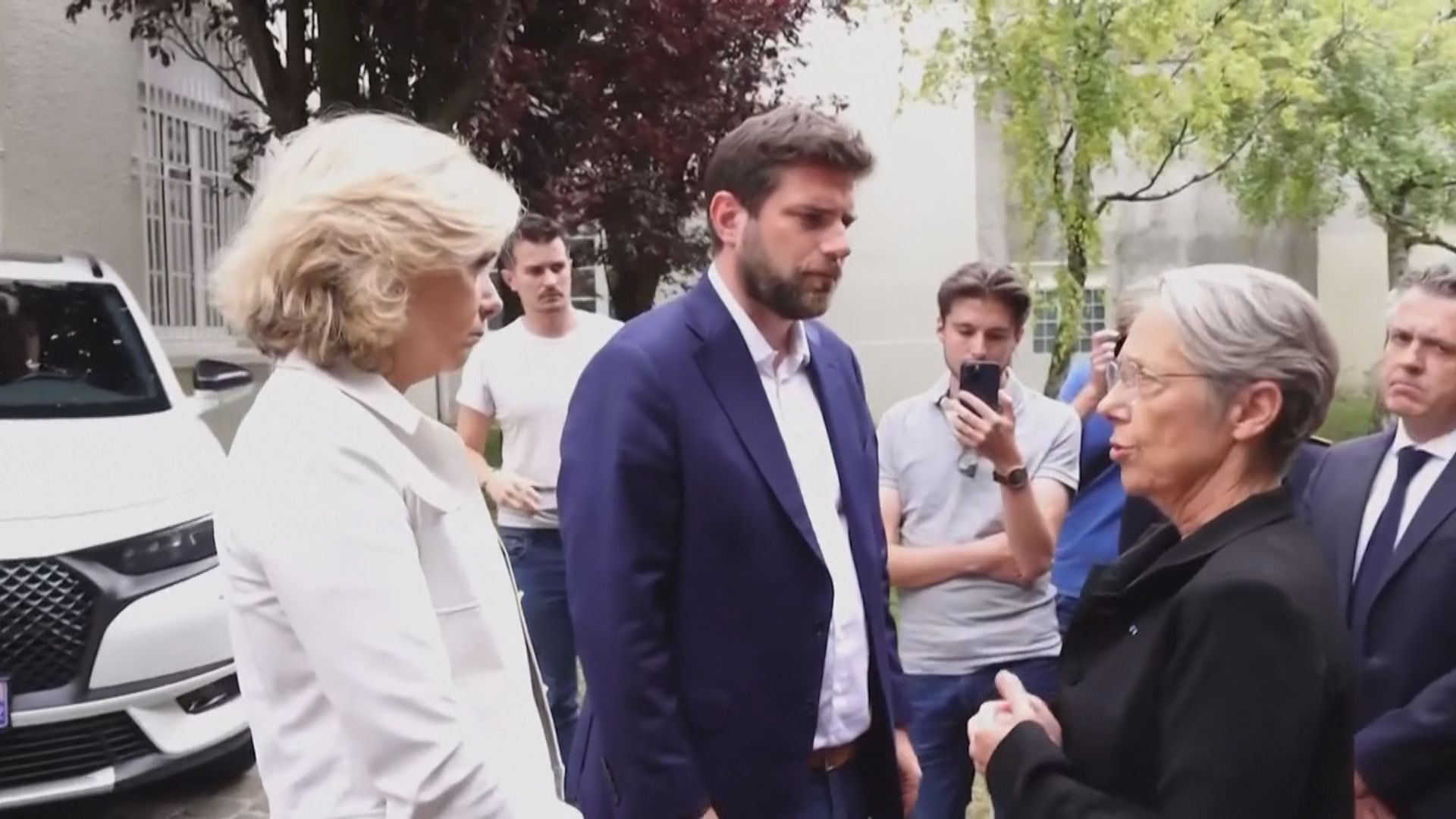 法國當局調查巴黎市郊市長寓所遇襲案