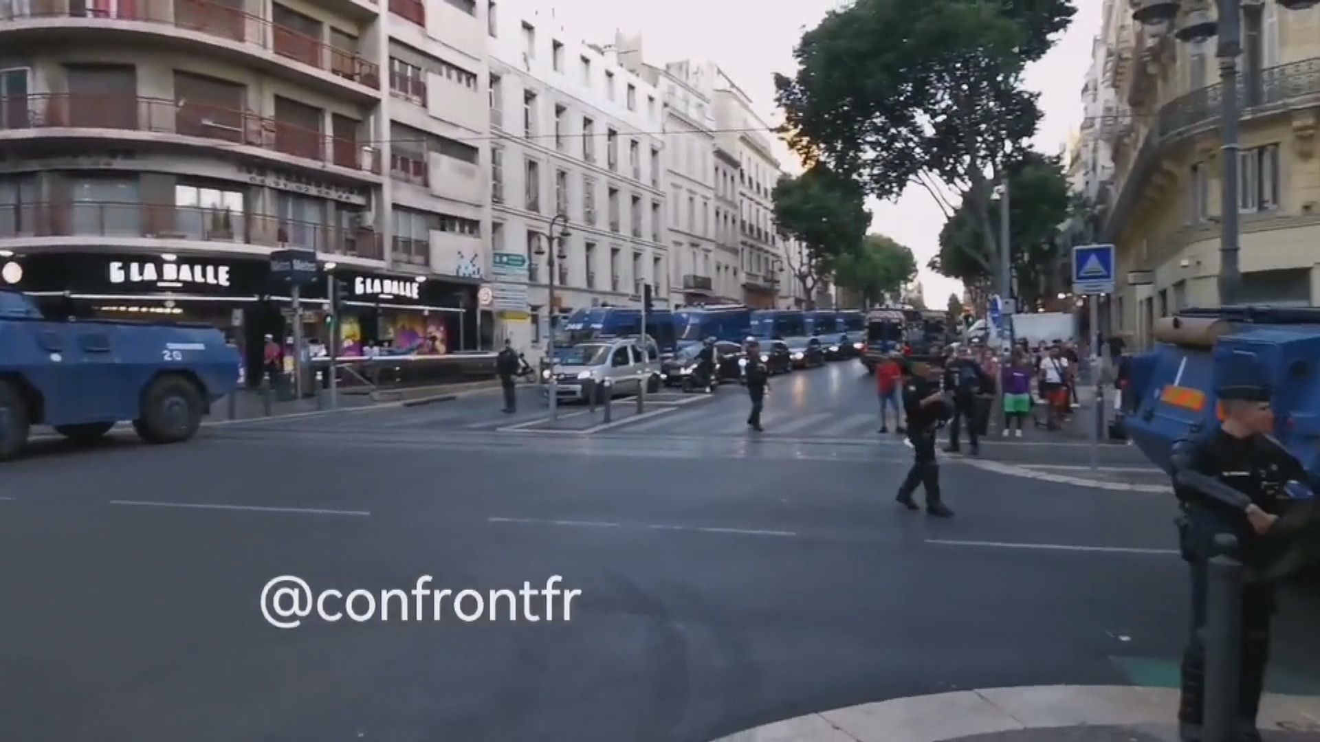 法國連日騷亂後周日晚相對平靜 157人被捕