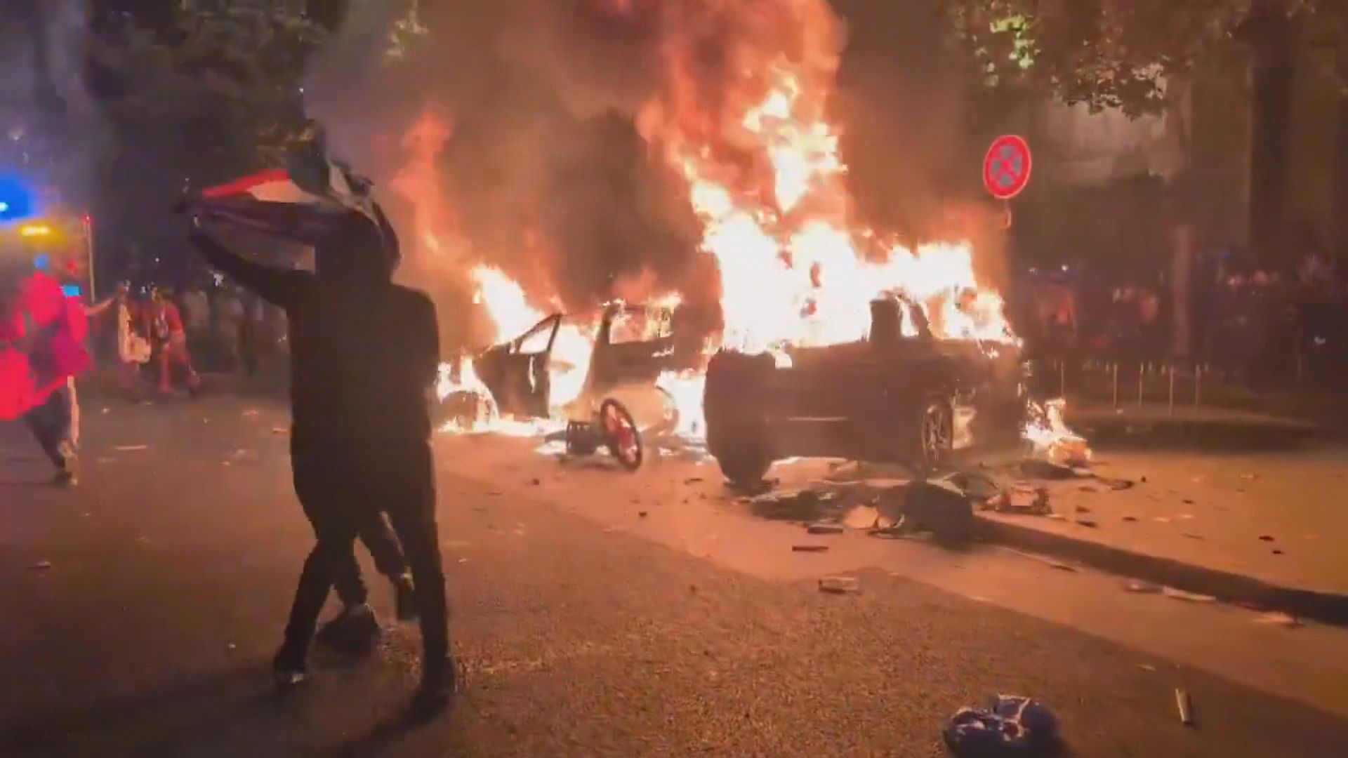 球迷狂賀巴黎聖日耳門首奪歐聯冠軍　慶祝變騷亂近300人被捕