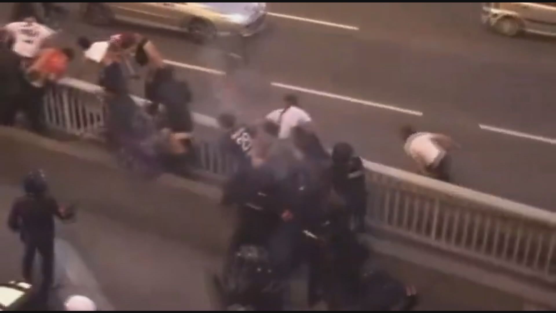 球迷狂賀巴黎聖日耳門首奪歐聯冠軍　慶祝變騷亂致兩死逾500人被捕