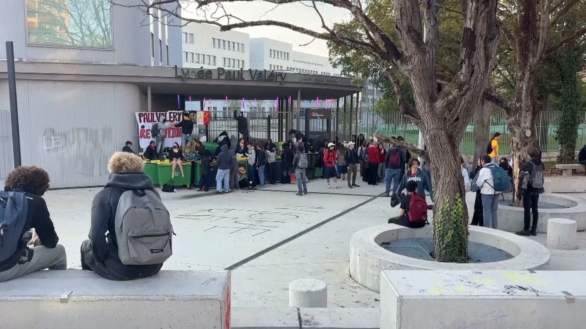法國學運持續　周一有近500間學校停課