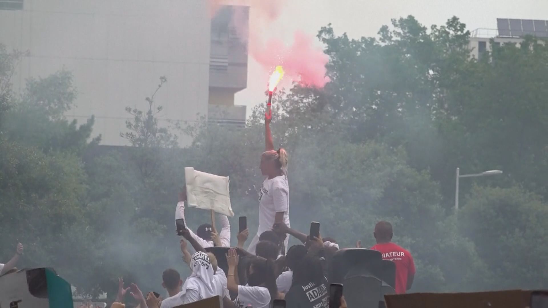 法青年遭射殺續引發示威 至今有逾660人被捕