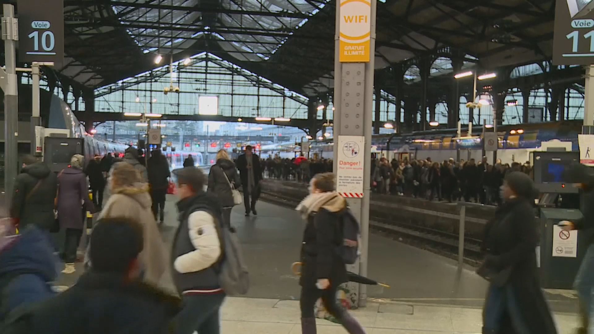 法國全國大罷工持續　巴黎大部分鐵路停駛