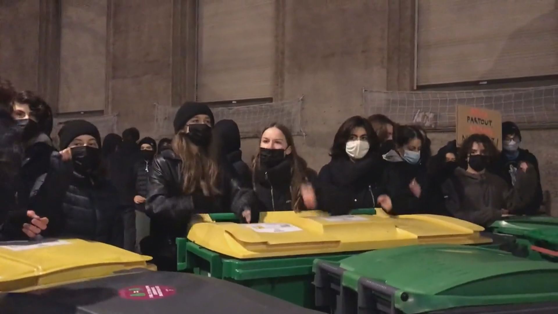 法國多行業大罷工抗議政府計劃上調退休年齡至64歲