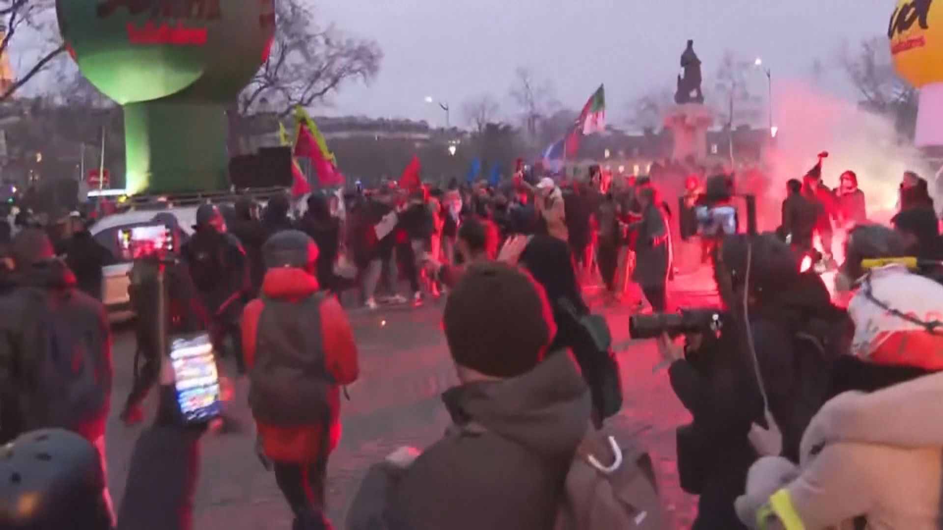 法國280萬人參與第二日罷工　下周將罷工多兩天