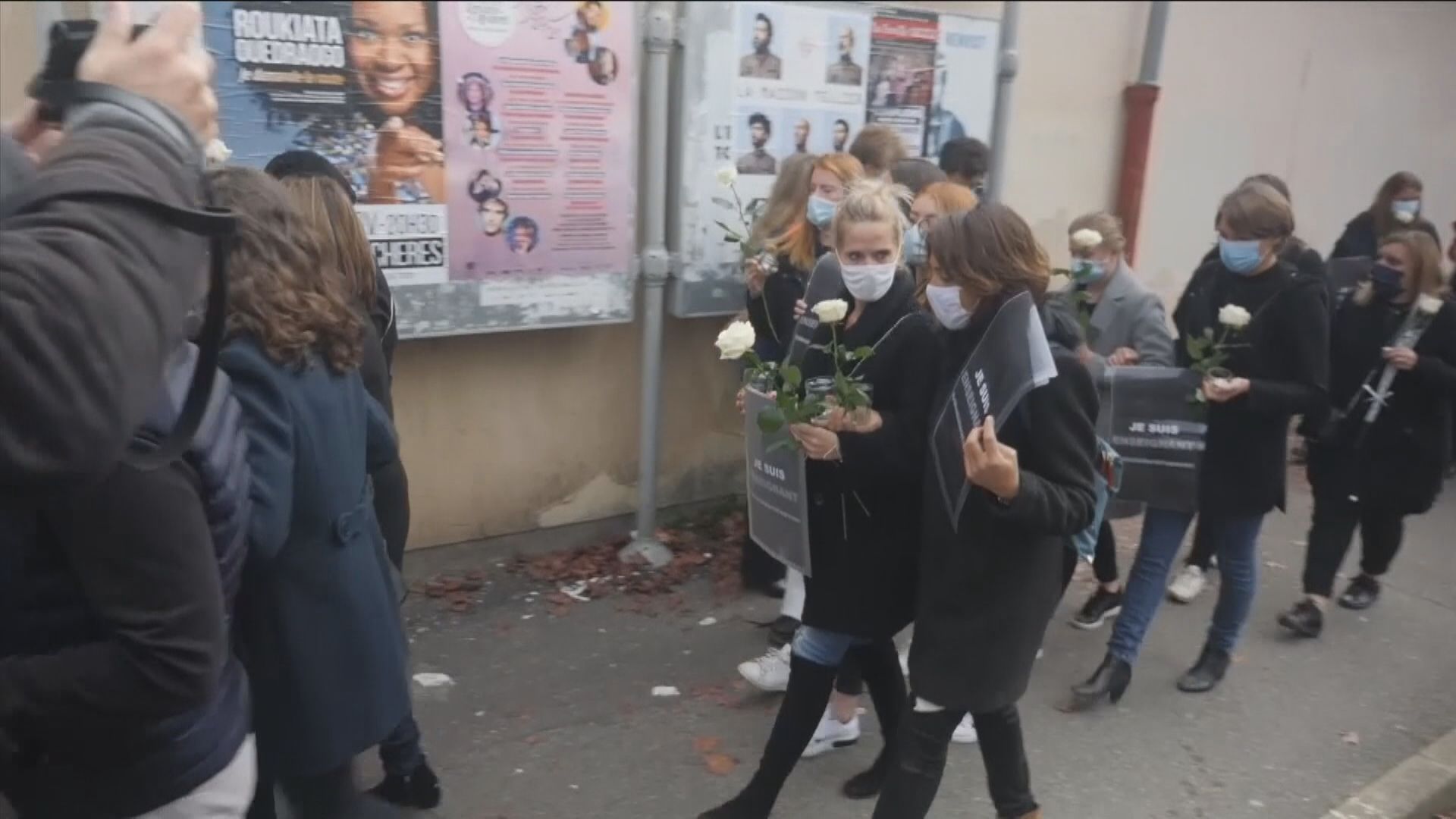 法國教師當街斬首殺害案　警方循恐怖活動方向調查