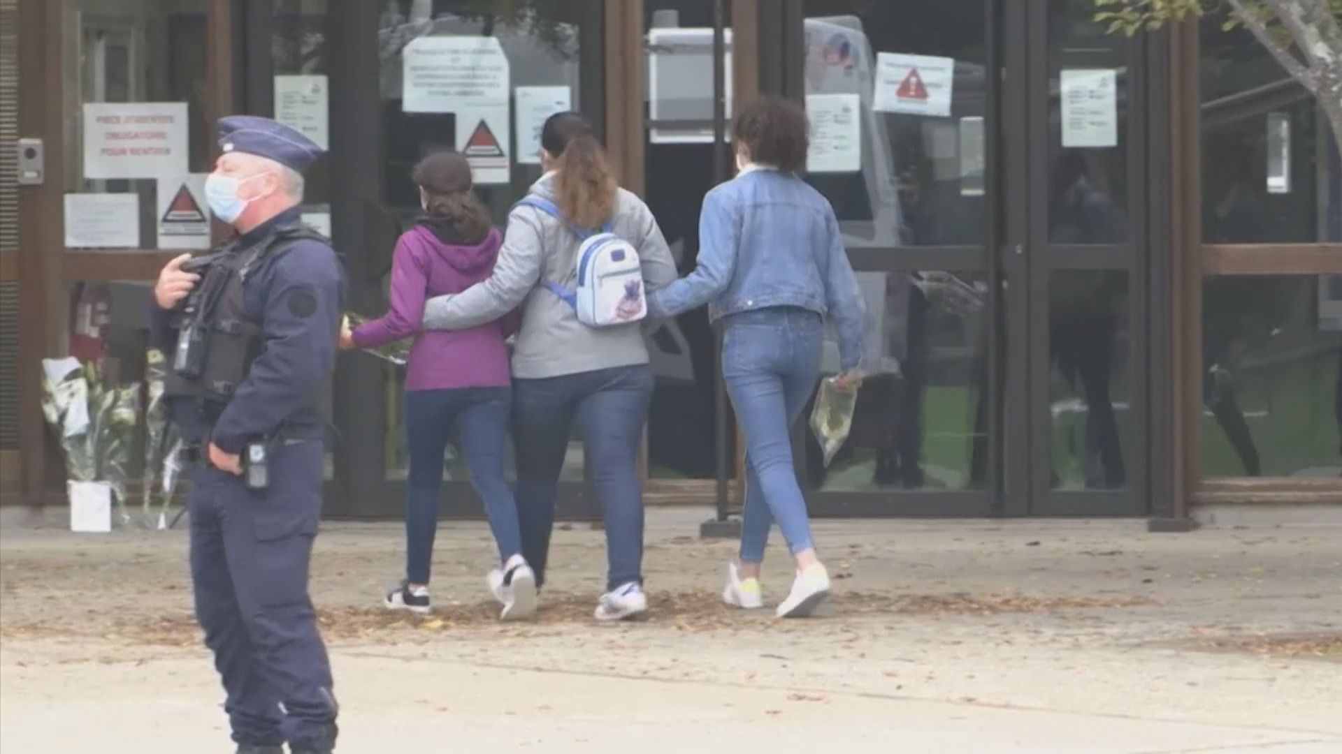 法警續調查教師被斬首案　至少拘留15人