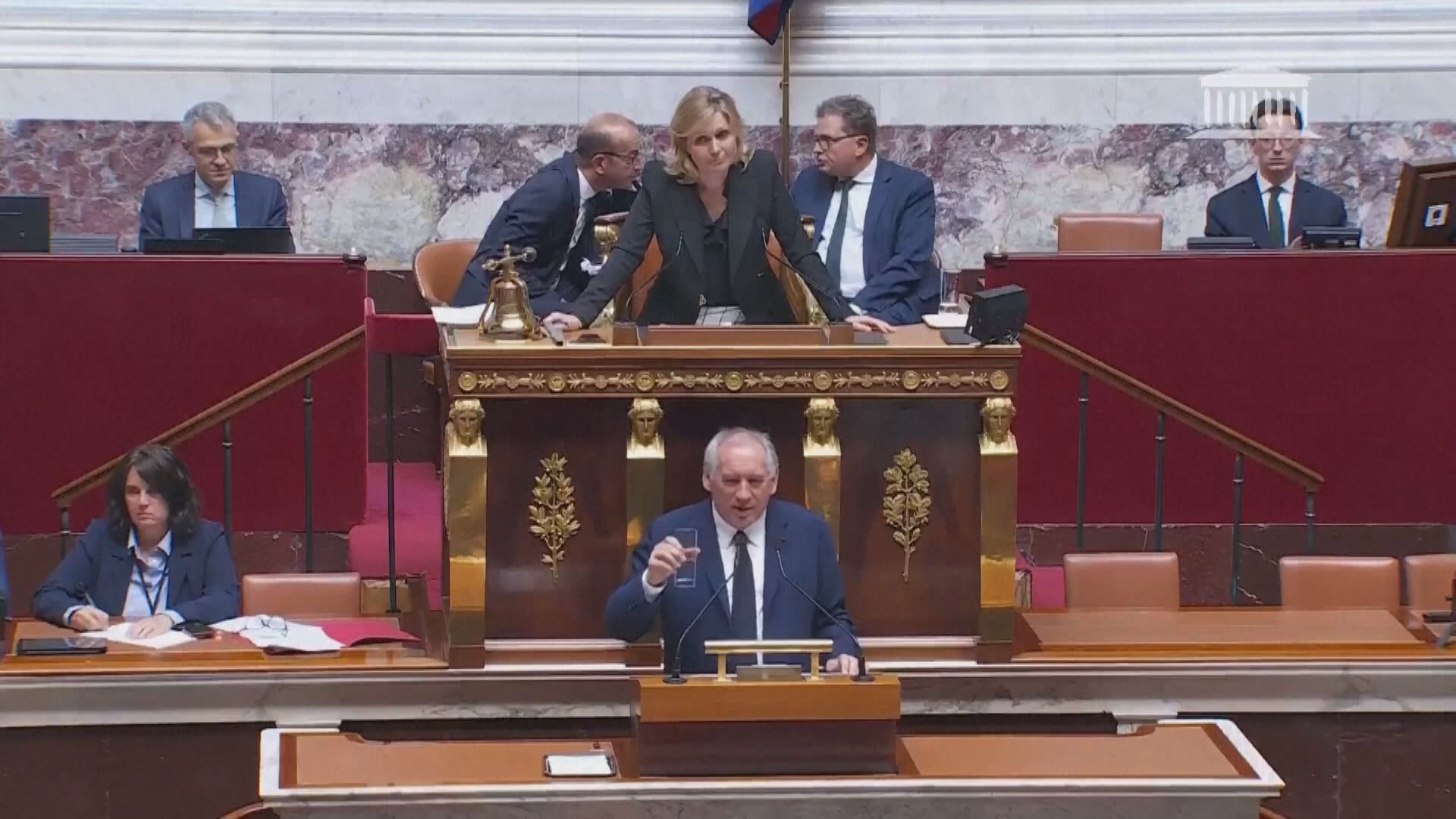 法國總理貝魯未能通過國民議會信任動議　今將向馬克龍請辭