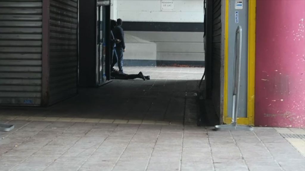 法國東南部有汽車企圖撞向士兵