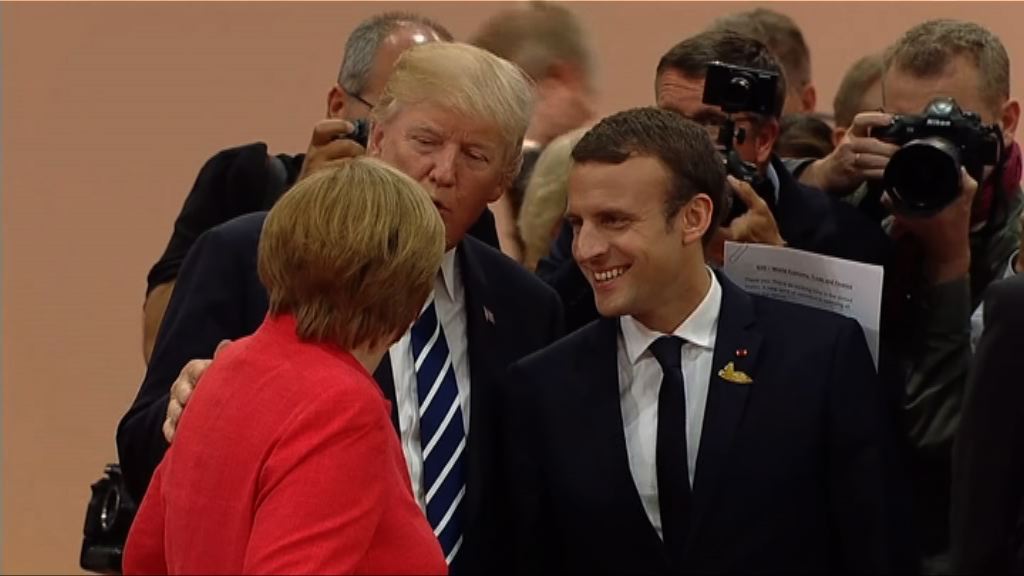 美法領袖關係緊密常通電話