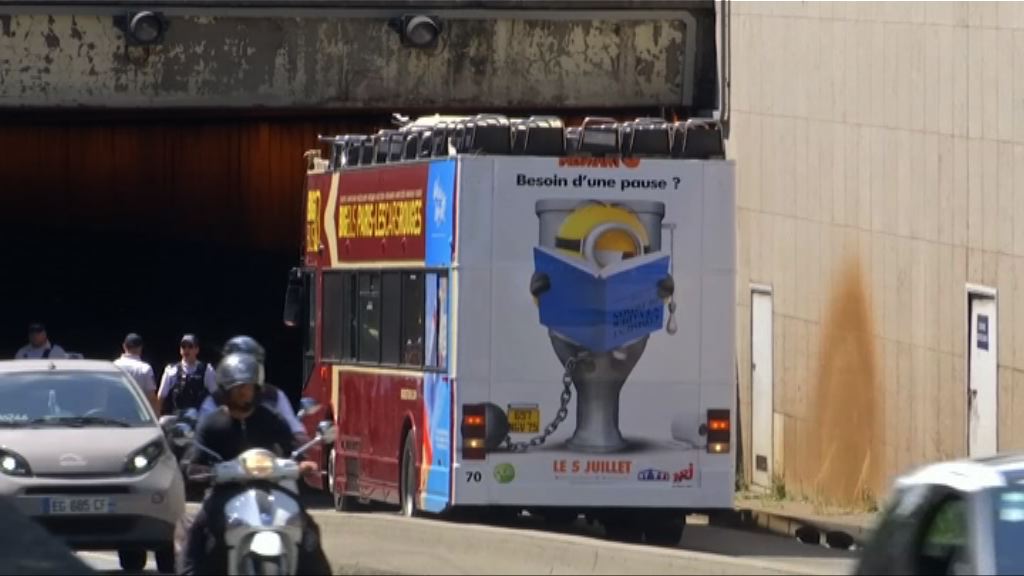 法國觀光巴士撞隧道頂部4傷