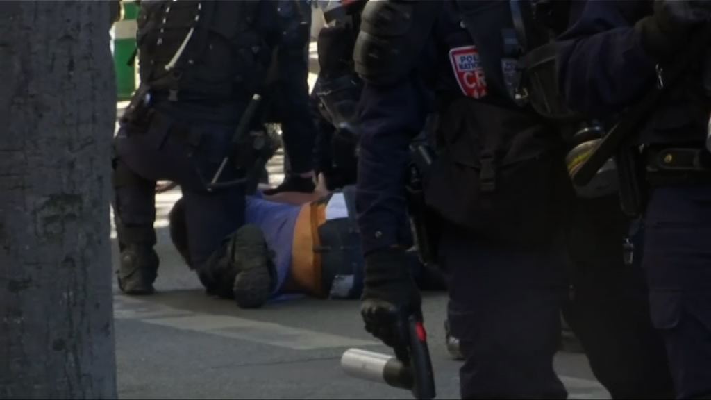 法國數以萬計民眾抗議勞工改革