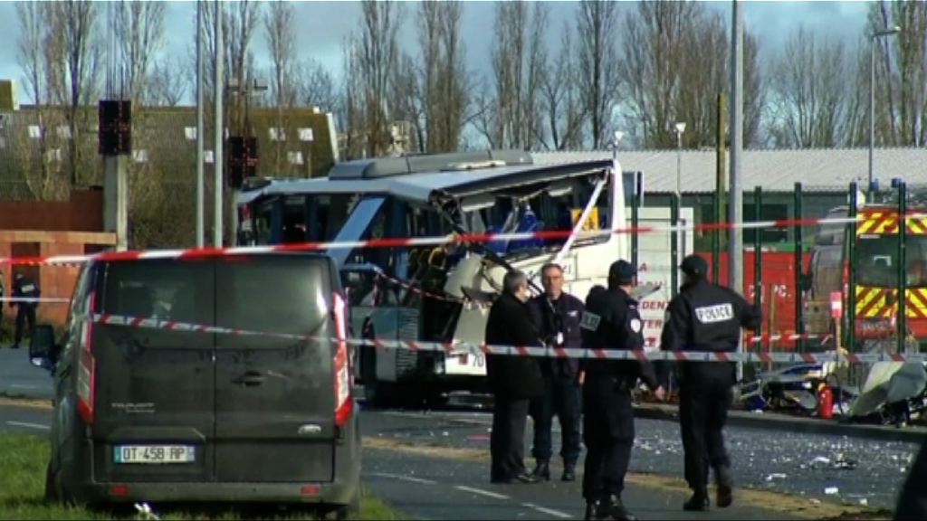 法國校車撞砂石車最少6學童亡