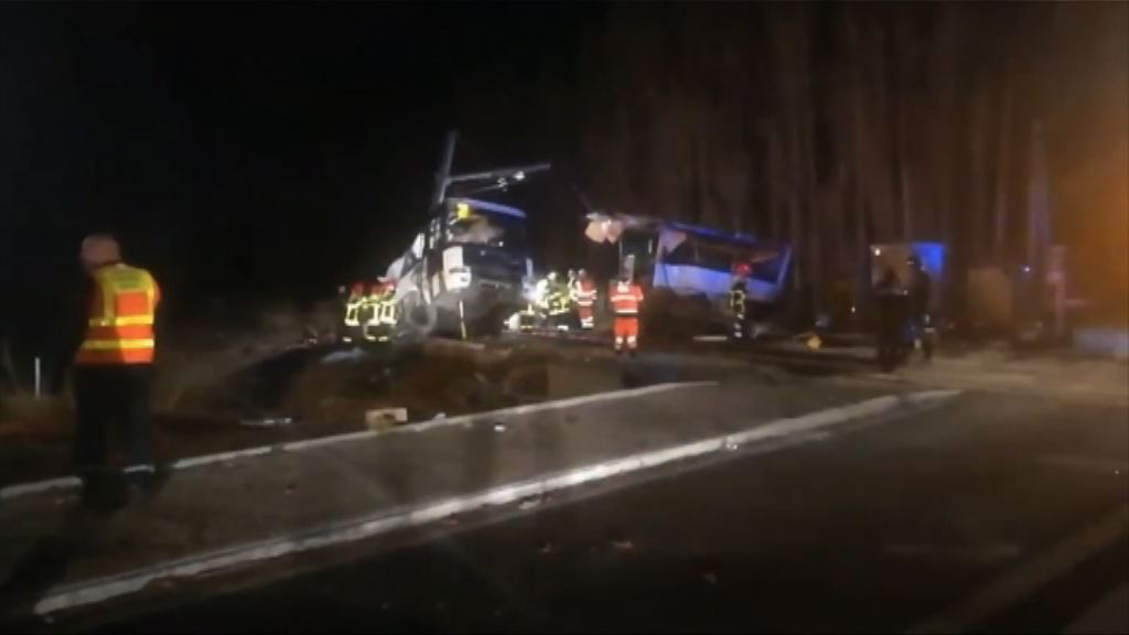 法國南部火車和校巴相撞四死