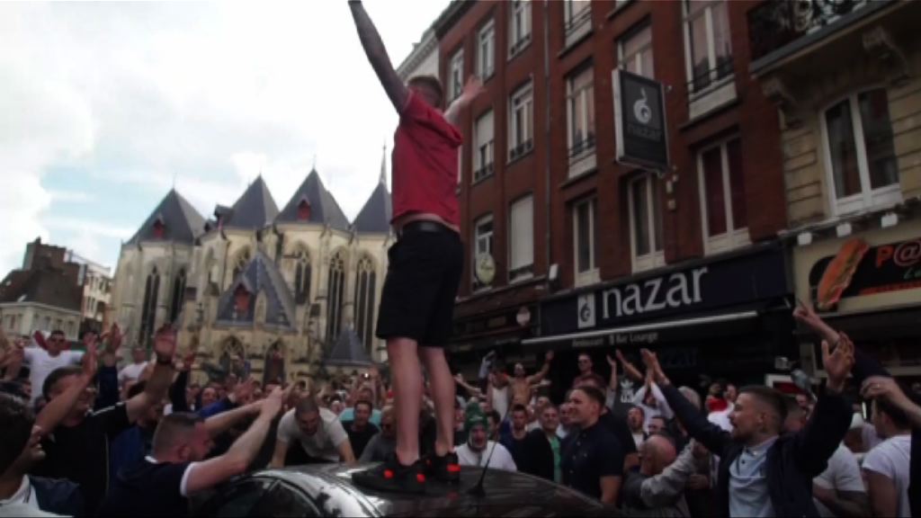 里爾警方向球迷施放催淚彈控制秩序