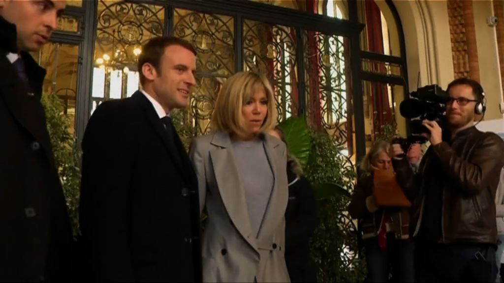 法國第一夫人擁官方職權建議惹爭議