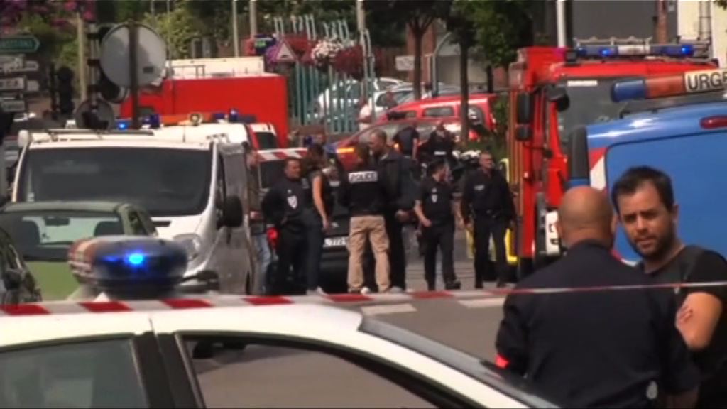 法國北部兩持刀男教堂挾持人質