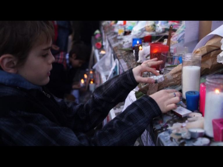 巴黎多個地方續有悼念活動