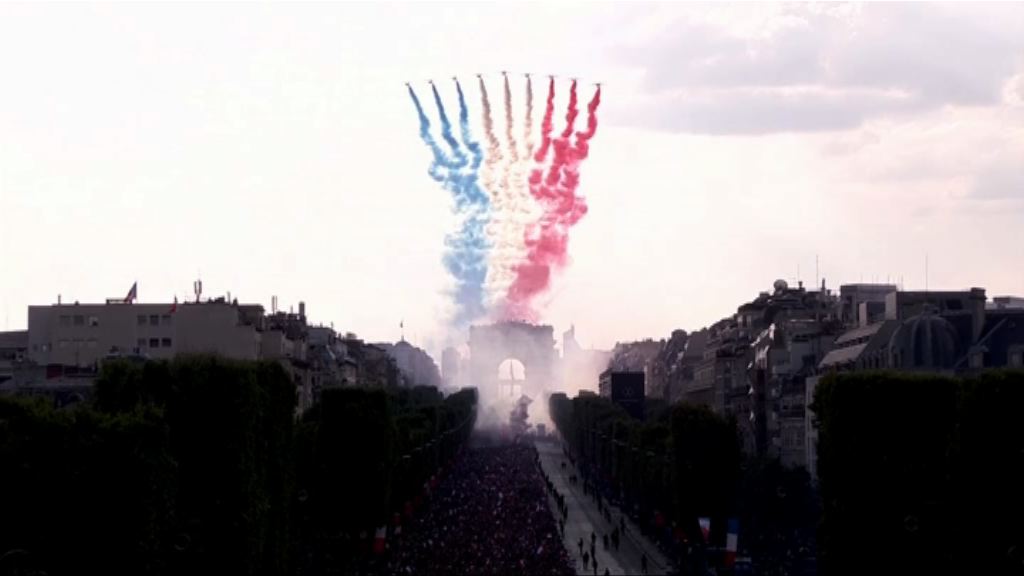 法國隊凱旋返國出席勝利巡遊