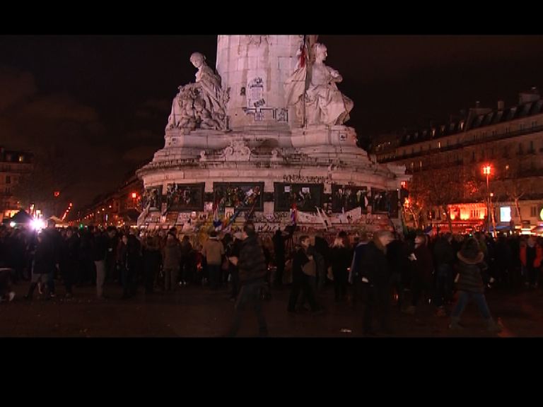 巴黎恐襲案一星期各地繼續悼念