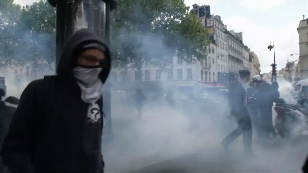 法國高中生示威不滿兩名總統候選人