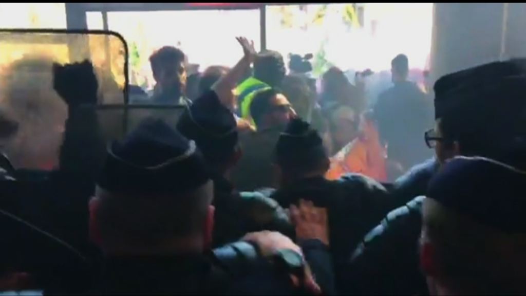 法國營鐵路工人示威爆發衝突