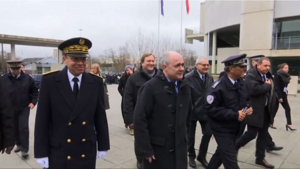 法內政部長被揭聘女兒做助手後辭職