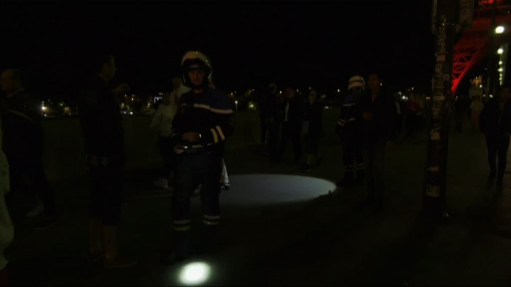 法國男子持刀圖施襲警方加強保安