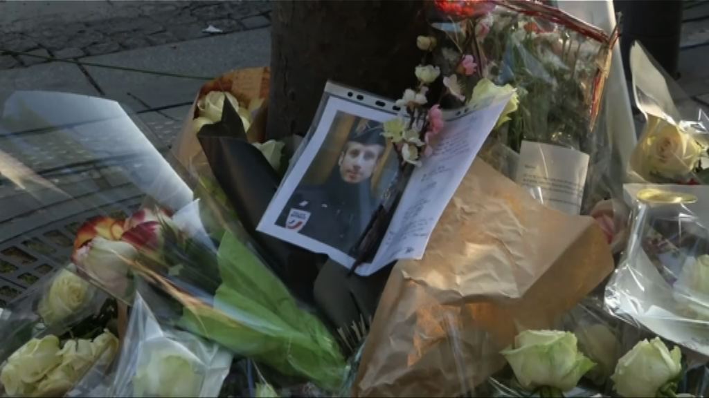 法國民眾到槍擊案現場獻花悼念死者