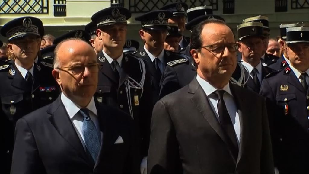 法總理出席悼念活動遭喝倒采