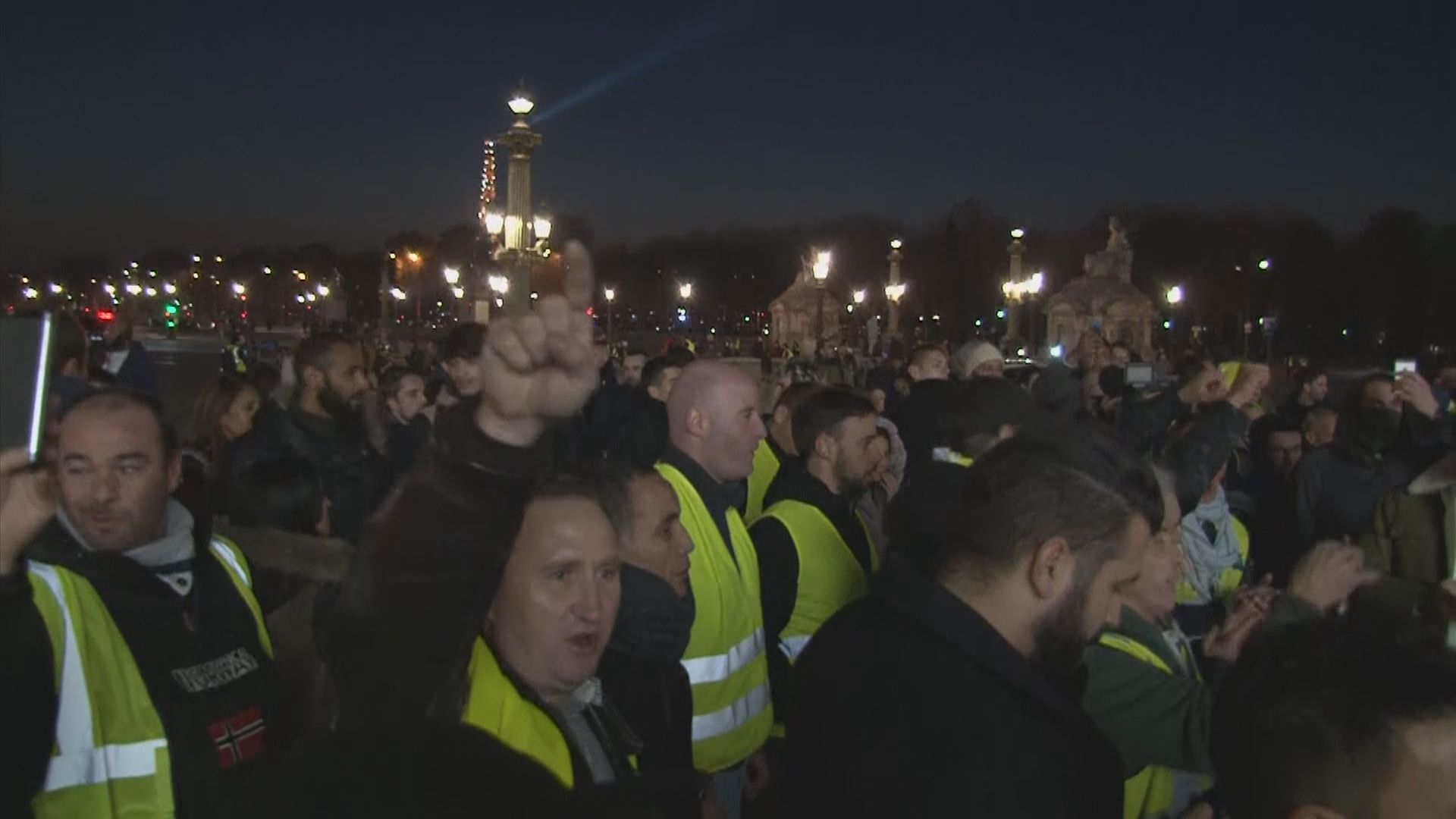 法國逾28萬人示威反對調高燃油稅