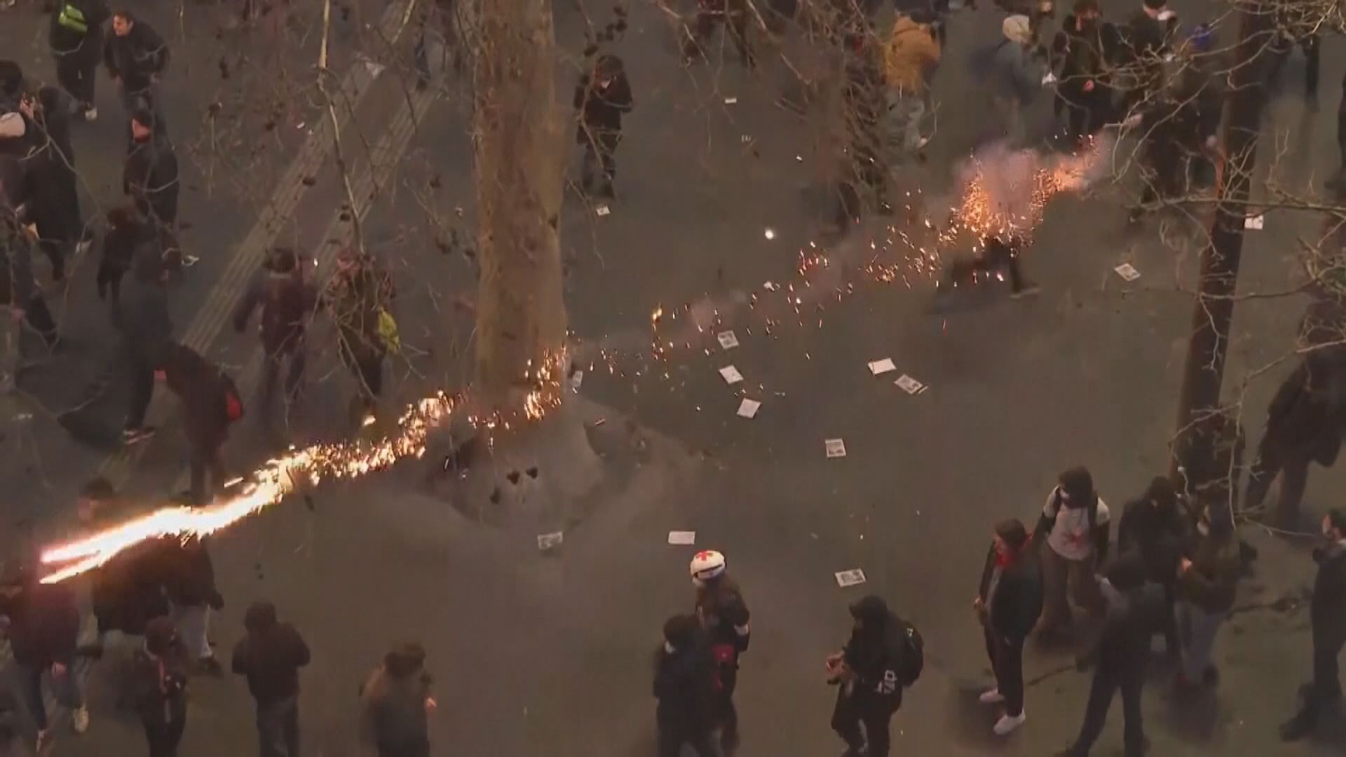 法國再有示威抗議改革退休制度　巴黎示威者與警衝突