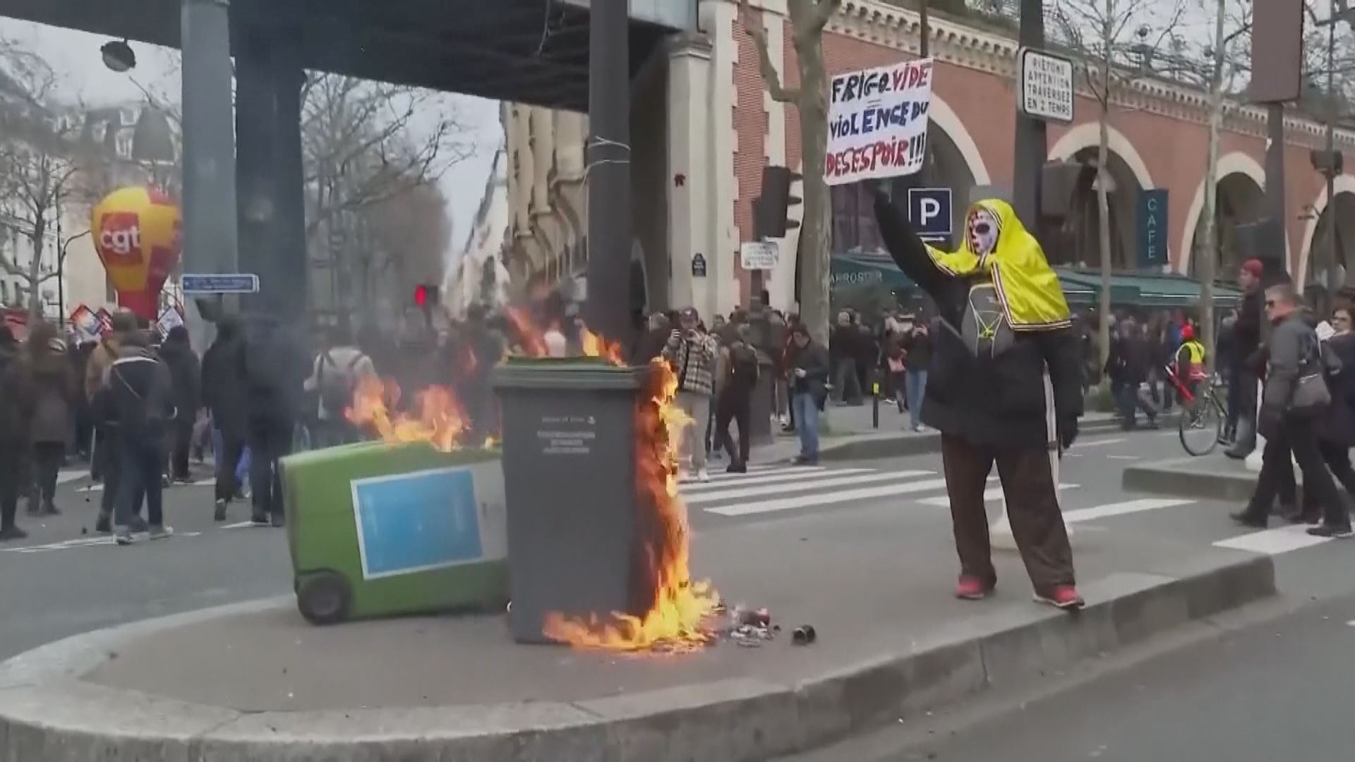 法參議院通過退休改革法案　將法定退休年齡延後兩年至64歲