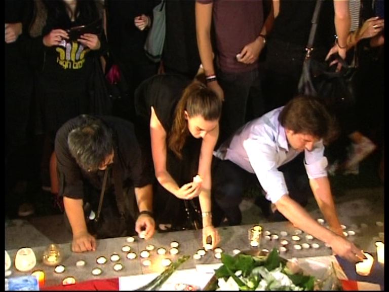 添馬公園燭光晚會悼念巴黎恐襲死難者