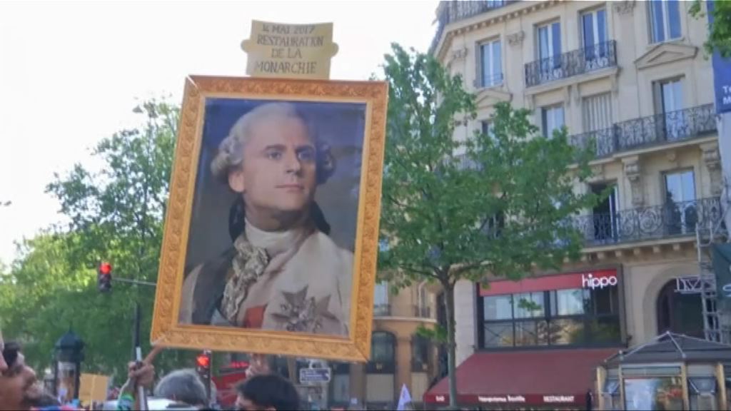 巴黎舉行示威抗議馬克龍施政