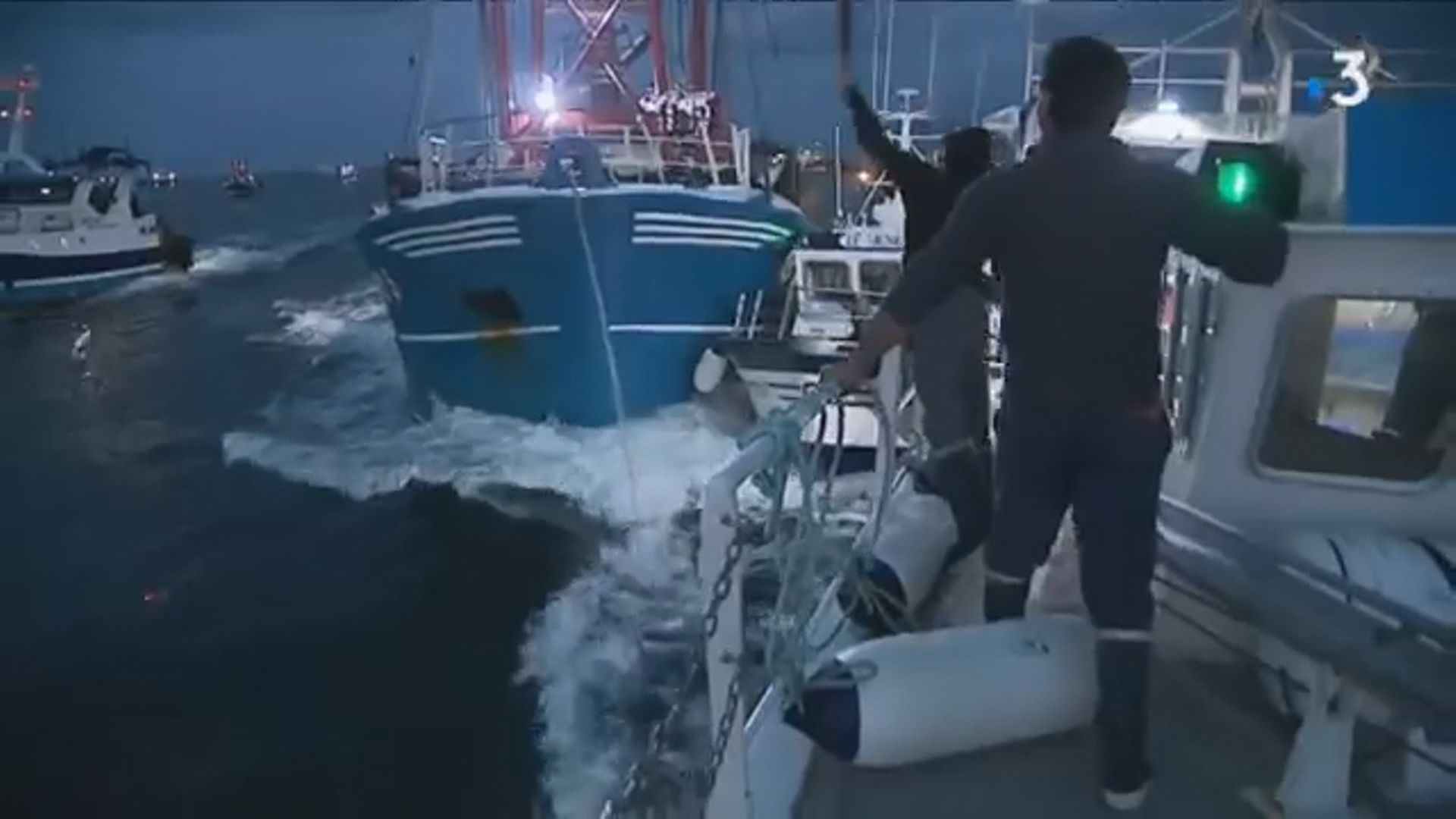 英法漁民因爭奪扇貝資源爆衝突　有漁船受損