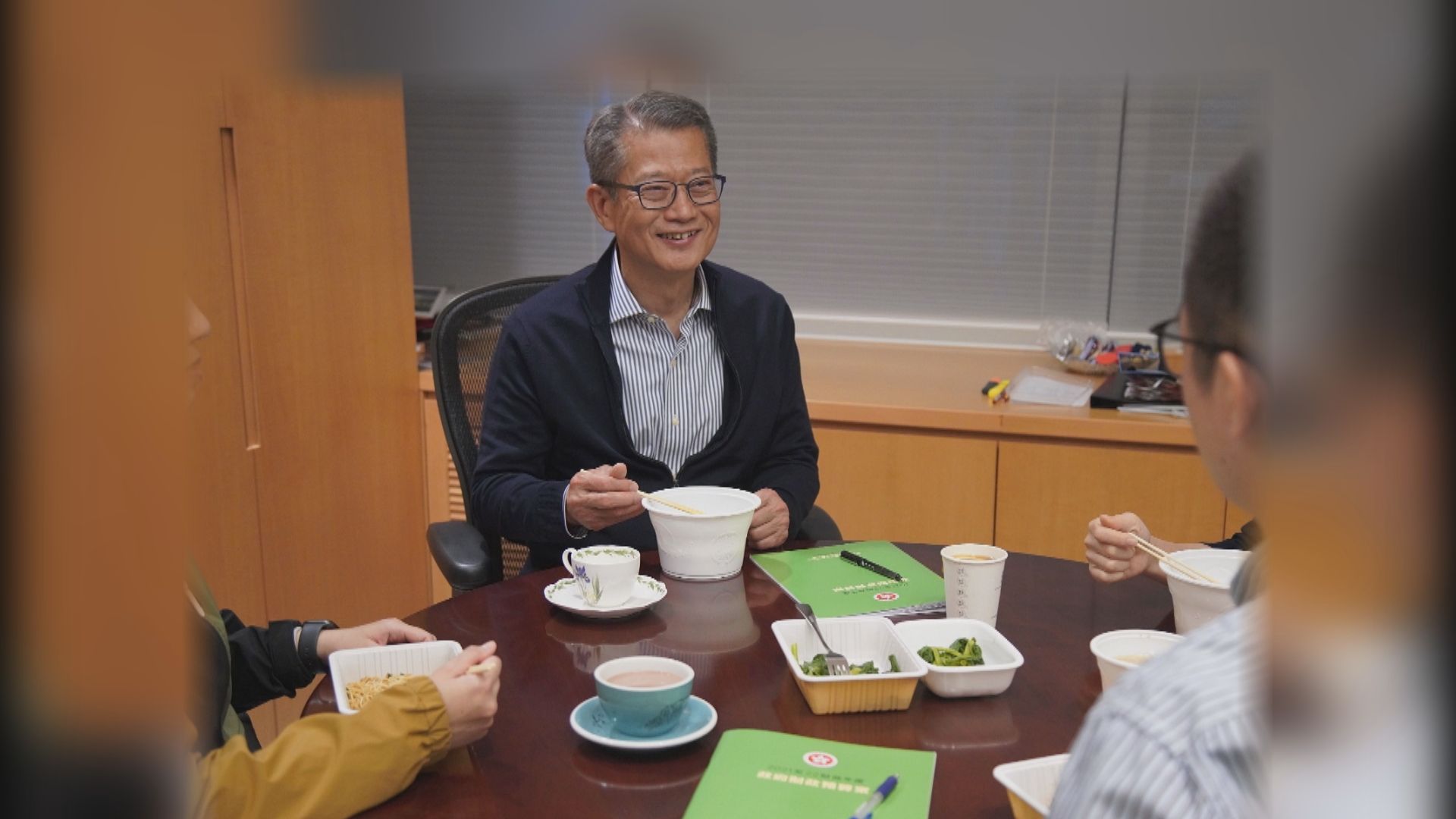 陳茂波：赤字急升至歷史新高要「睇餸食飯」