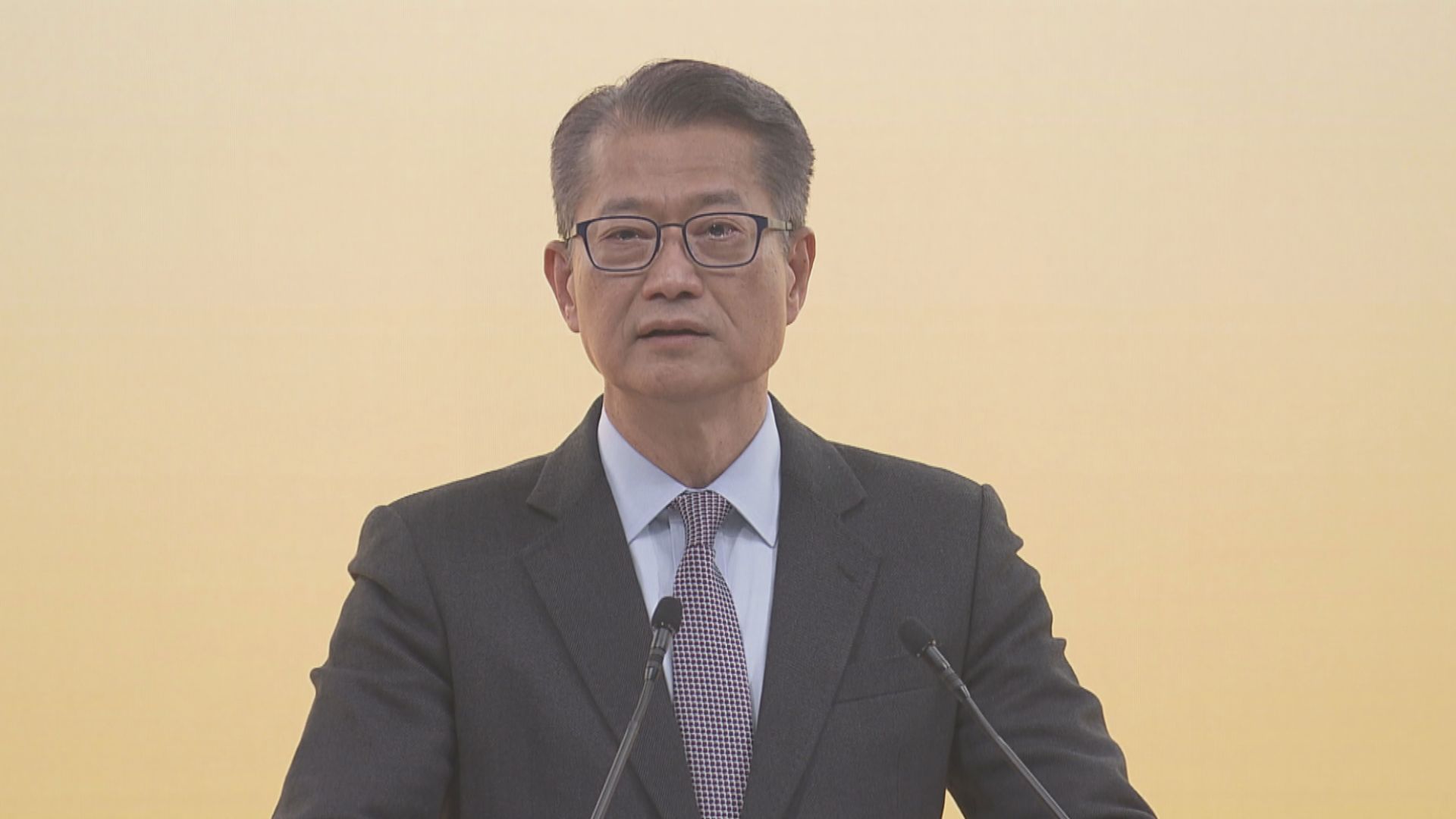 陳茂波料2026/27年度財政收入有盈餘