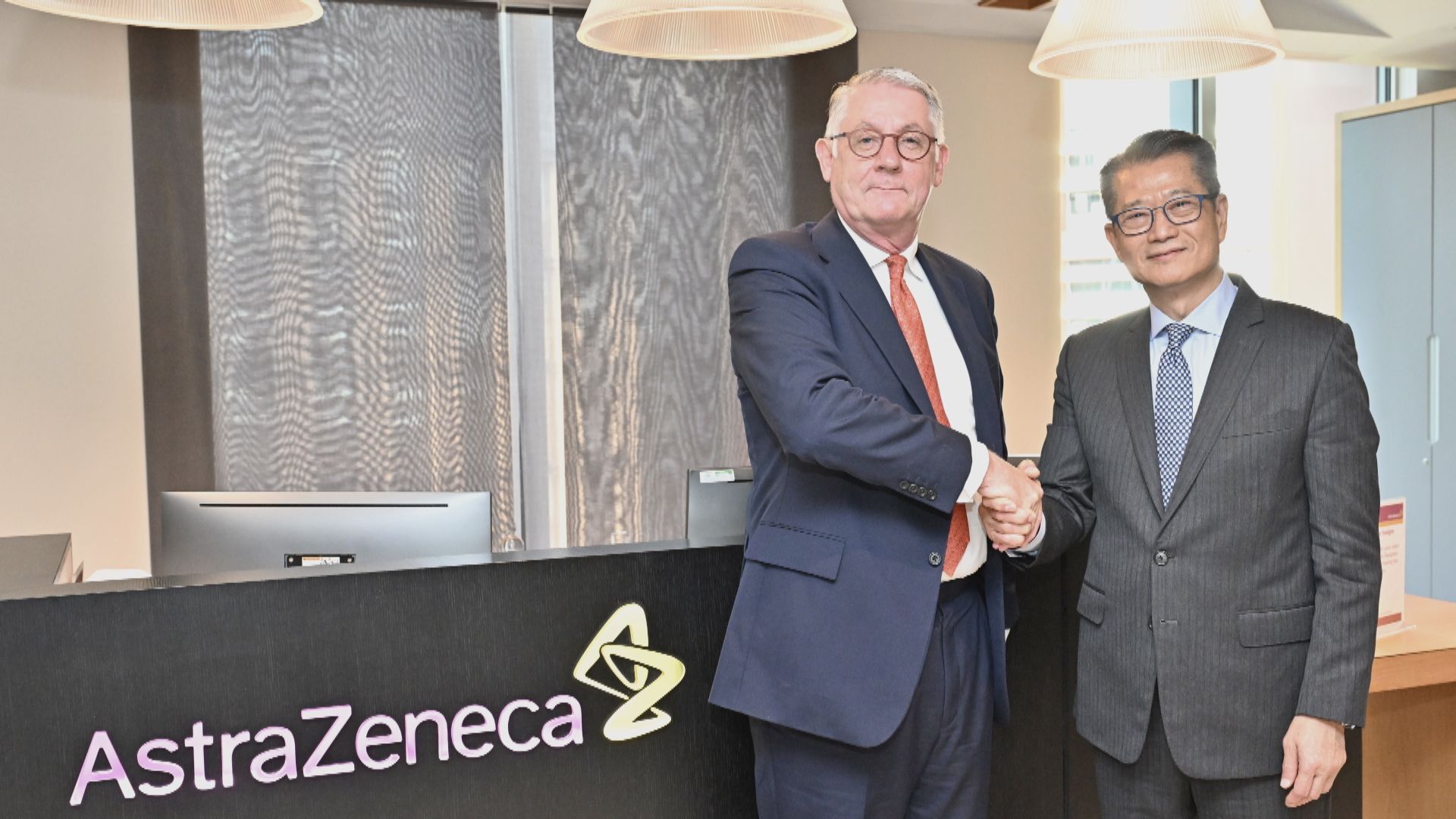 陳茂波訪英國企業 阿斯利康擬來港設研發中心