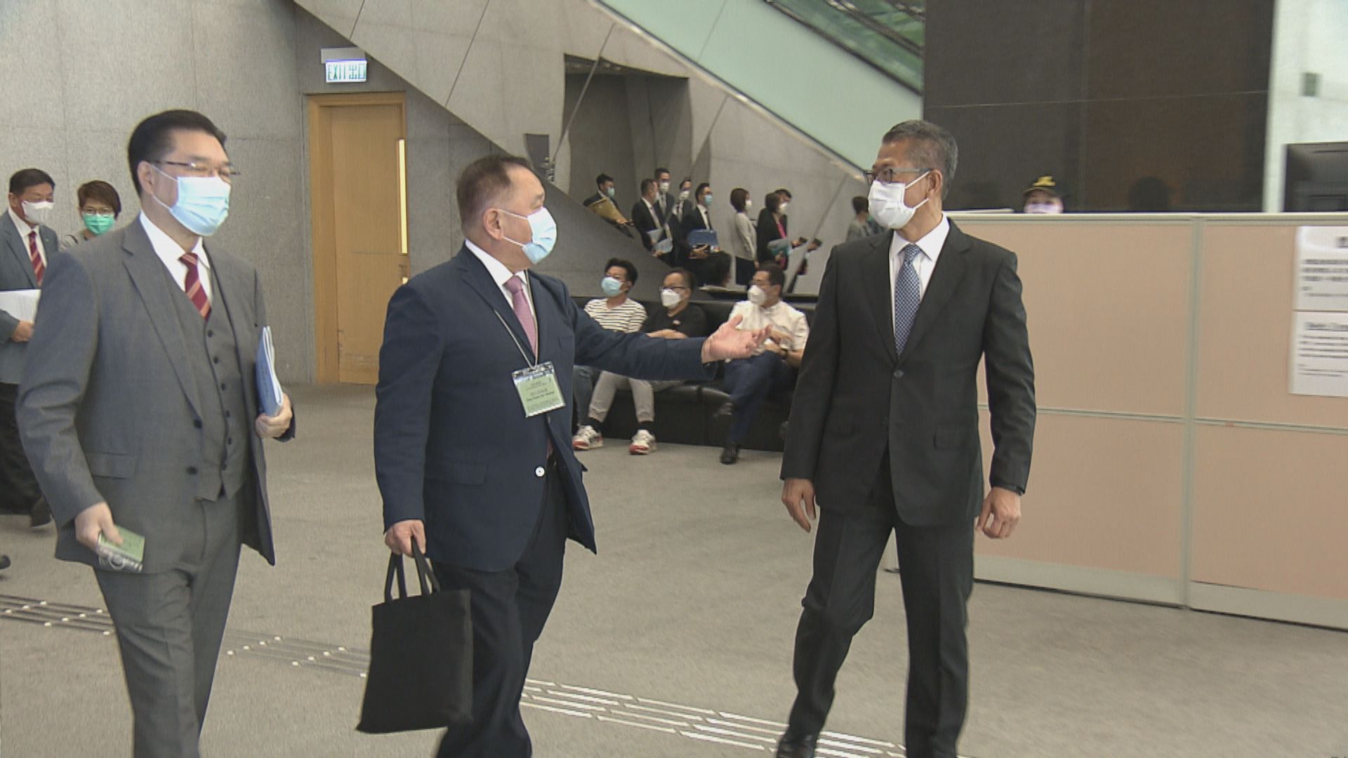 陳茂波、邱騰華分別約見商界代表解説政改