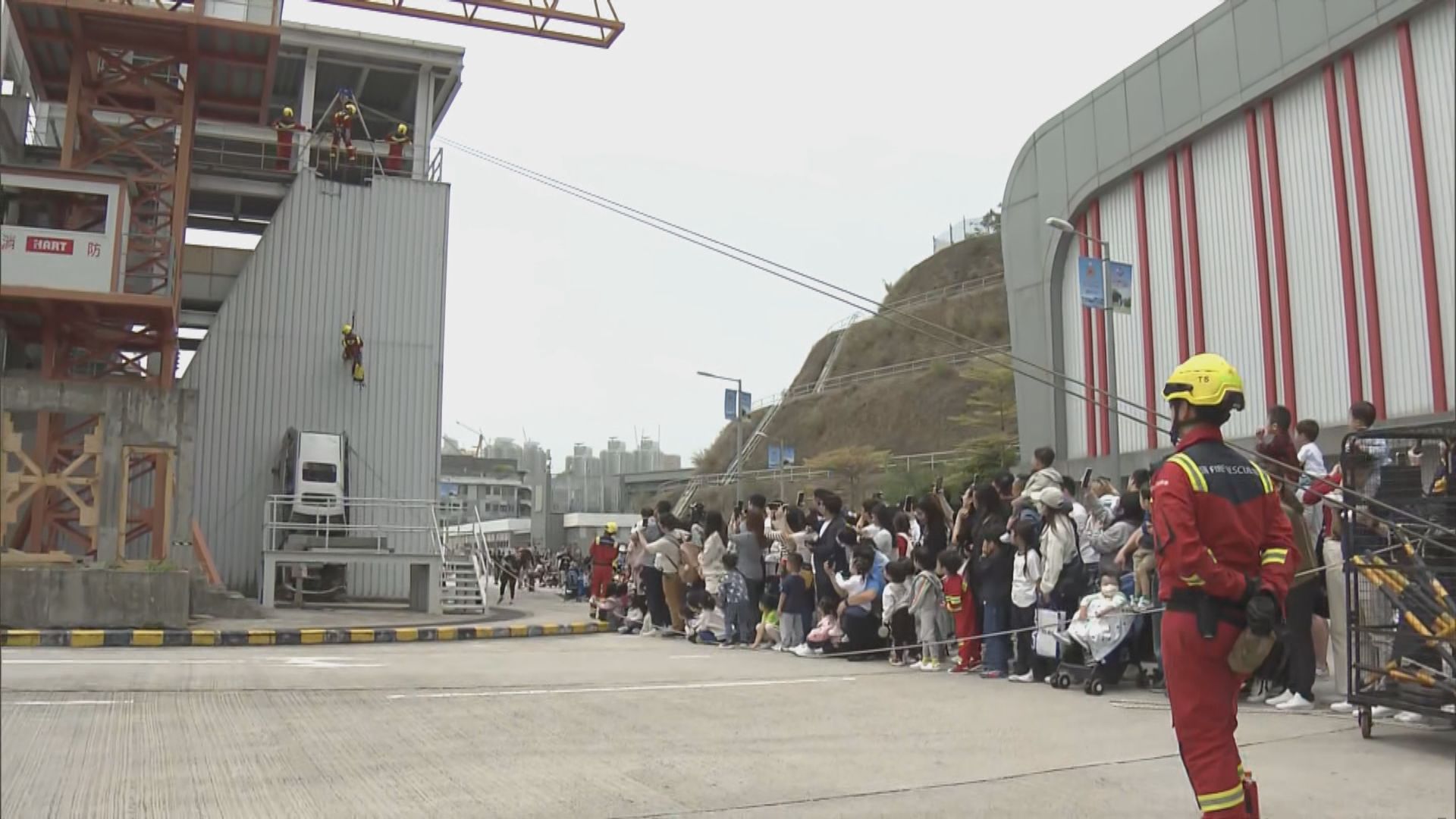 飛行服務隊及消防處響應全民國家安全教育日　舉行開放日
